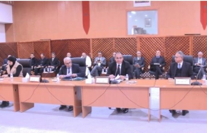 معزوز يرأس لقاء تواصليا حول مشاريع التنمية بالجديدة معزوز يرأس لقاء تواصليا حول مشاريع التنمية بالجديدة