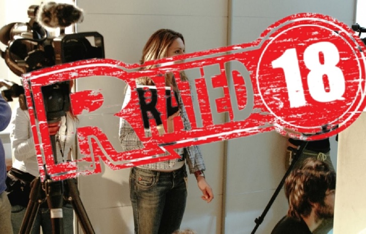 السلطات الأمنية بمراكش تعتقل شابا متورطا في إنتاج فيديوهات إباحية السلطات الأمنية بمراكش تعتقل شابا متورطا في إنتاج فيديوهات إباحية