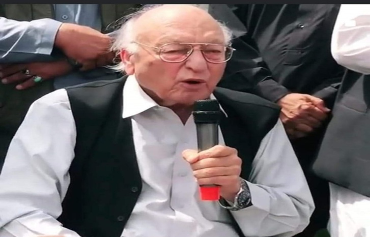 مقتل نقيب المحامين السابق في باكستان داخل المحكمة مقتل نقيب المحامين السابق في باكستان داخل المحكمة