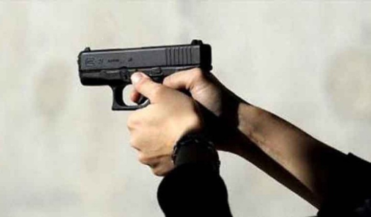 شرطي ينهي حياته برصاص زميله في العيون شرطي ينهي حياته برصاص زميله في العيون