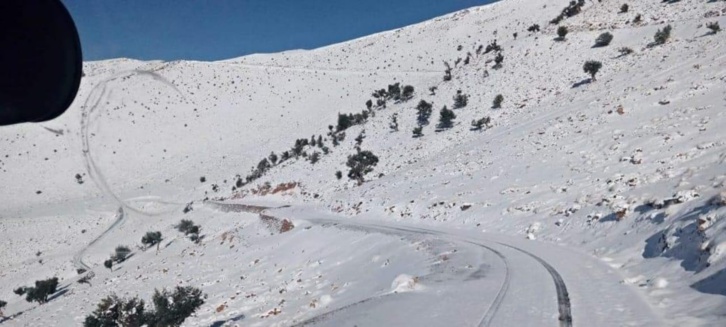 موجة البرد القارس.. انطلاقة عملية توزيع مواد غذائية أساسية وأغطية بجماعة ايت عباس موجة البرد القارس.. انطلاقة عملية توزيع مواد غذائية أساسية وأغطية بجماعة ايت عباس