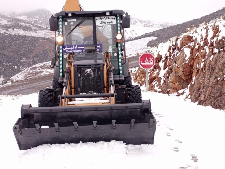 موجة البرد القارس.. انطلاقة عملية توزيع مواد غذائية أساسية وأغطية بجماعة ايت عباس موجة البرد القارس.. انطلاقة عملية توزيع مواد غذائية أساسية وأغطية بجماعة ايت عباس