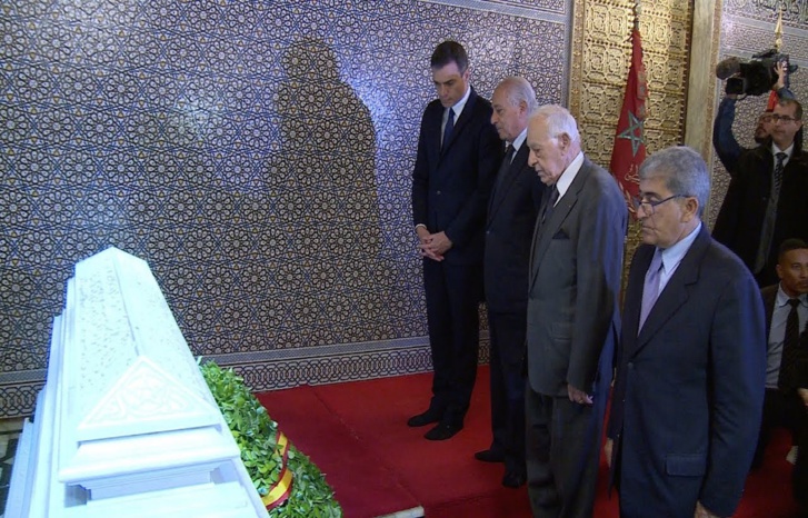 رئيس الحكومة الإسبانية يزور ضريح محمد الخامس رئيس الحكومة الإسبانية يزور ضريح محمد الخامس