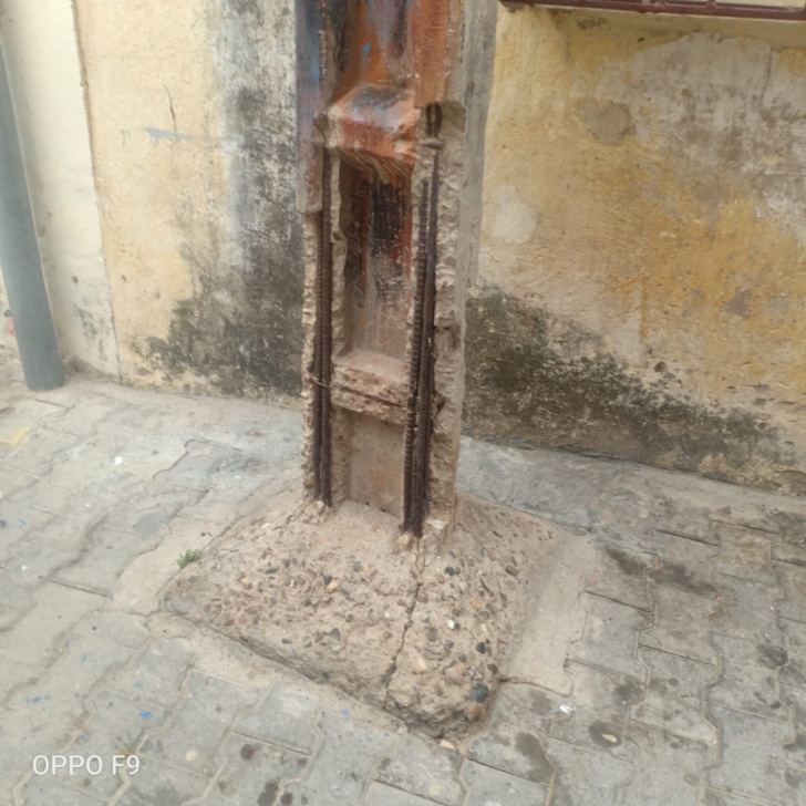 أعمدة كهربائية متآكلة تتهدد ساكنة مولاي عبد الله بالجديدة أعمدة كهربائية متآكلة تتهدد ساكنة مولاي عبد الله بالجديدة