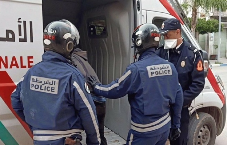 خمسينيان يقعان في كمين الشرطة بسبب المخدرات خمسينيان يقعان في كمين الشرطة بسبب المخدرات