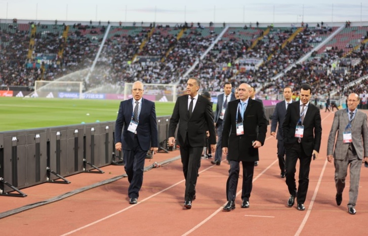 حموشي يجوب ملعب الرباط قبل صافرة المباراة حموشي يجوب ملعب الرباط قبل صافرة المباراة