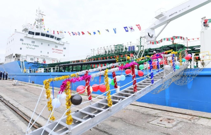 الوزير عبد الجليل يدشن سفينة "شالة" بميناء الدار البيضاء الوزير عبد الجليل يدشن سفينة "شالة" بميناء الدار البيضاء