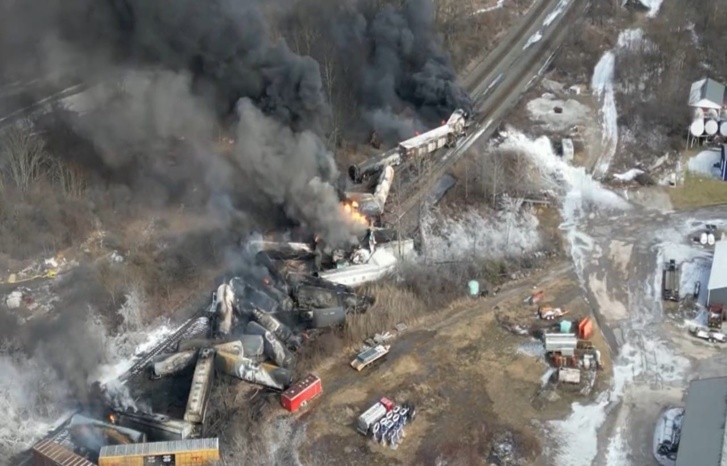 وصفوه بـ"تشيرنوبل" جديد.. أمريكا تتعمد التكتم على كارثة تسرب مواد كيميائية سامة في "أوهايو" وصفوه بـ"تشيرنوبل" جديد.. أمريكا تتعمد التكتم على كارثة تسرب مواد كيميائية سامة في "أوهايو"