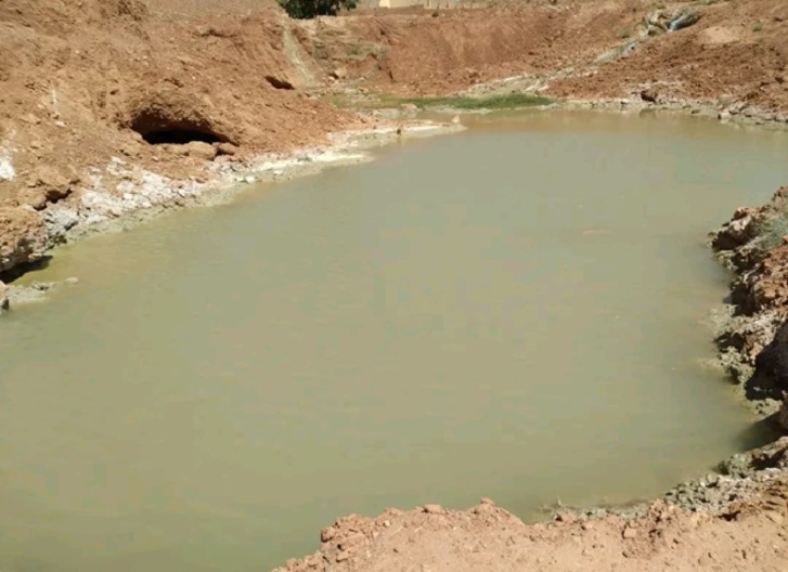 برك من مياه راكدة آتية من المنجم (شبكة جمعيات إفران الكبرى) برك من مياه راكدة آتية من المنجم (شبكة جمعيات إفران الكبرى)