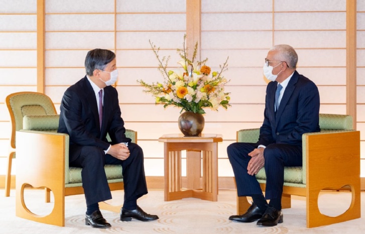 إمبراطور اليابان يستقبل الطالبي العلمي إمبراطور اليابان يستقبل الطالبي العلمي