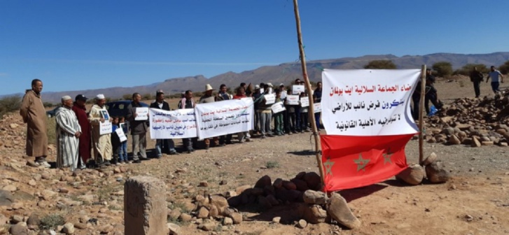 صورة سابقة لوقفة احتجاجية لسلاليي ايت بولمان في أرضهم السلالية –من الأرشيف- صورة سابقة لوقفة احتجاجية لسلاليي ايت بولمان في أرضهم السلالية –من الأرشيف-