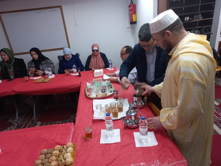 القنصل العام للمملكة المغربية بكتالونيا في زيارة لجمعيات إسلامية القنصل العام للمملكة المغربية بكتالونيا في زيارة لجمعيات إسلامية