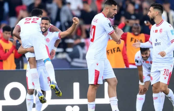 الوداد يرد الدين لشبيبة القبائل وينهي دور المجموعات في الصدارة الوداد يرد الدين لشبيبة القبائل وينهي دور المجموعات في الصدارة