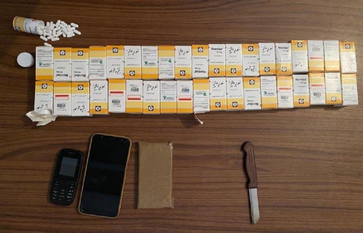 اعتقال شخص بتهمة حيازة وترويج المخدرات والمؤثرات العقلية اعتقال شخص بتهمة حيازة وترويج المخدرات والمؤثرات العقلية