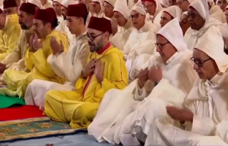 أمير المؤمنين يترأس حفلا دينيا إحياء لليلة القدر المباركة بمسجد الحسن الثاني بالدار البيضاء أمير المؤمنين يترأس حفلا دينيا إحياء لليلة القدر المباركة بمسجد الحسن الثاني بالدار البيضاء