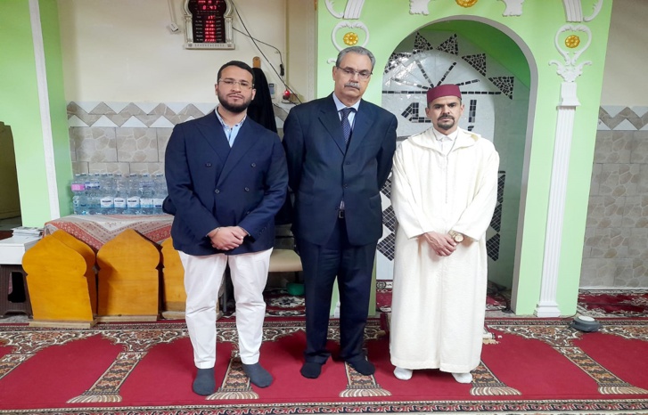 مغاربة نابولي الإيطالية يحتفلون بعيـد الفطر بحضور القنصل المغربي وعمدة المدينة مغاربة نابولي الإيطالية يحتفلون بعيـد الفطر بحضور القنصل المغربي وعمدة المدينة