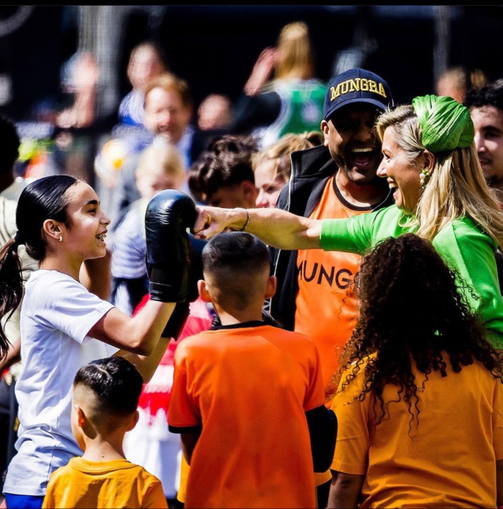 "أميرة" البطلة المغربية تلقن أميرات هولندا فنون القتال "أميرة" البطلة المغربية تلقن أميرات هولندا فنون القتال