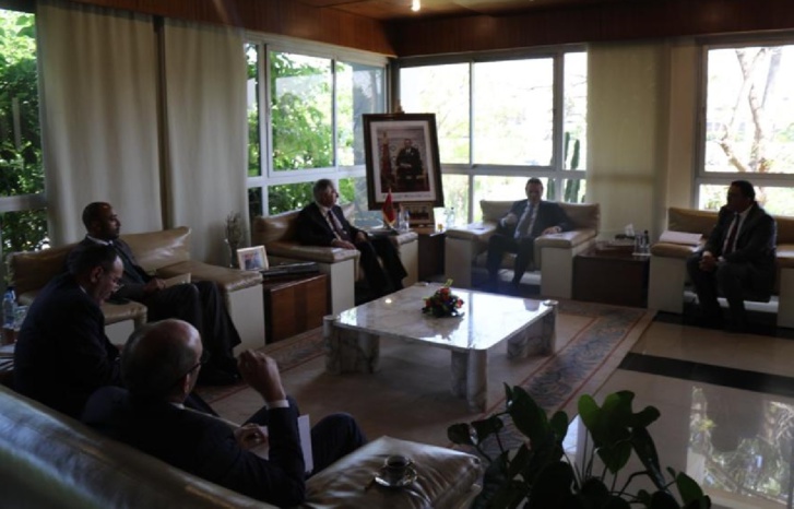 عبد الجليل يوقع اتفاقية تعاون لإنشاء وتطوير المناطق اللوجيستيكية في 11 بلدا إفريقيا عبد الجليل يوقع اتفاقية تعاون لإنشاء وتطوير المناطق اللوجيستيكية في 11 بلدا إفريقيا