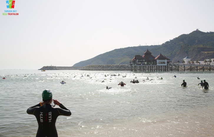 مشاركة 800 رياضي من جنسيات مختلفة في الترياثلون الإيكولوجي (تامودا باي 2023) مشاركة 800 رياضي من جنسيات مختلفة في الترياثلون الإيكولوجي (تامودا باي 2023)