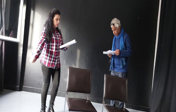 مسرحية "الكراسي" تتجول مسرحية "الكراسي" تتجول