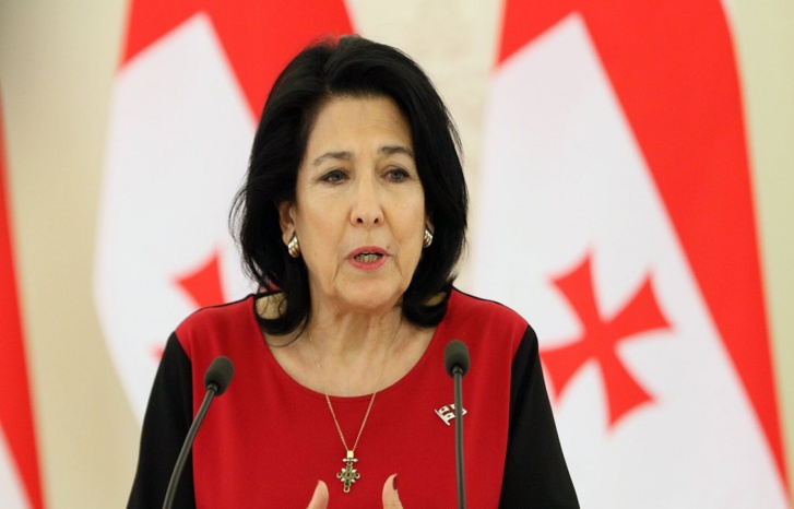 رئيسة جورجيا تُمْنَعْ من الطيران على متن طائرات بلادها رئيسة جورجيا تُمْنَعْ من الطيران على متن طائرات بلادها