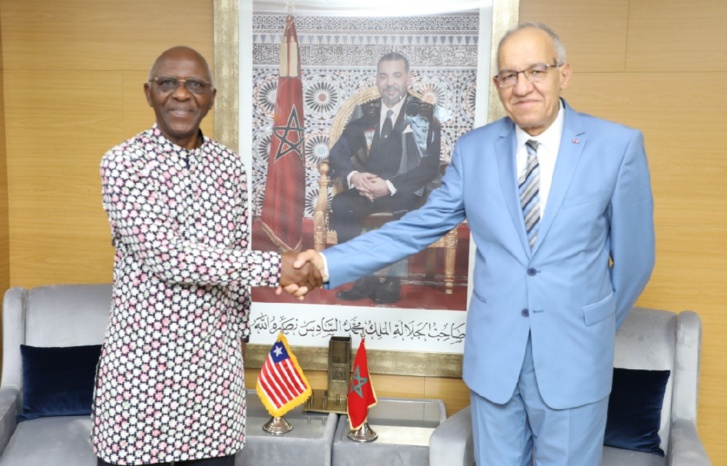 الباشا يتباحث مع وزير التعليم الليبيري سبل التعاون بين الطرفين الباشا يتباحث مع وزير التعليم الليبيري سبل التعاون بين الطرفين