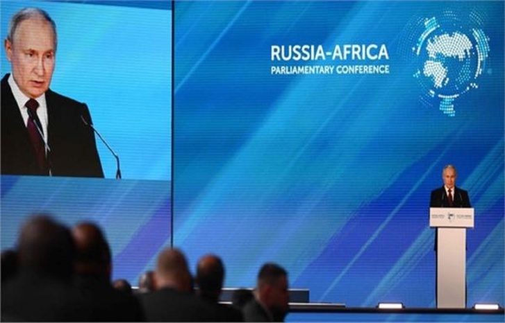 الرئيس الروسي يُوَجِّهُ رسالة إلى قادة الدول الإفريقية بـ"يوم إفريقيا"