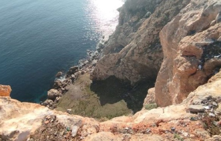 جثة ومخدرات تستنفران سلطات الحسيمة جثة ومخدرات تستنفران سلطات الحسيمة
