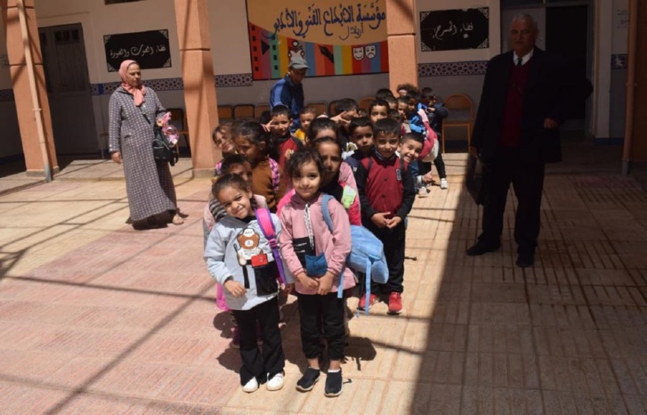 تلاميذ يستفيذون من حملة طبية مختصة في الأنف الأدن والحنجرة بأزيلال