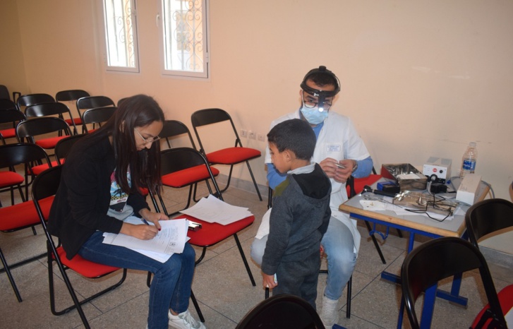 تلاميذ يستفيذون من حملة طبية مختصة في الأنف الأدن والحنجرة بأزيلال تلاميذ يستفيذون من حملة طبية مختصة في الأنف الأدن والحنجرة بأزيلال