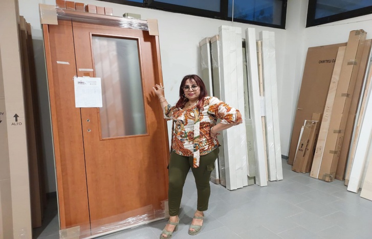 فاطنة الفيداوي.. قصة نجاح امرأة مغربية ساهمت في تغيير مستقبل الصناعة المرتبطة بالأبواب الخشبية في إيطاليا فاطنة الفيداوي.. قصة نجاح امرأة مغربية ساهمت في تغيير مستقبل الصناعة المرتبطة بالأبواب الخشبية في إيطاليا