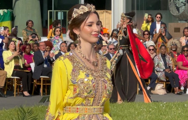القفطان المغربي يخطف الأضواء في احتفالية اليونيسكو بباريس القفطان المغربي يخطف الأضواء في احتفالية اليونيسكو بباريس