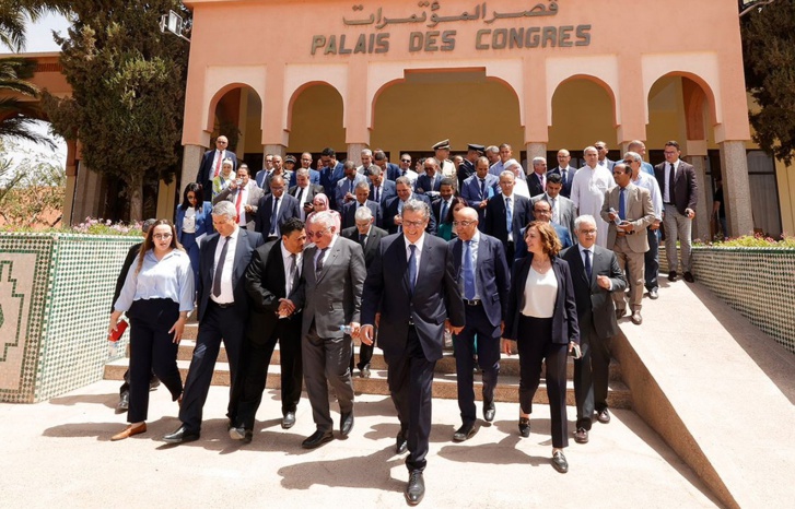 رئيس الحكومة يواصل زيارته التفقدية لجهة درعة تافيلالت رئيس الحكومة يواصل زيارته التفقدية لجهة درعة تافيلالت