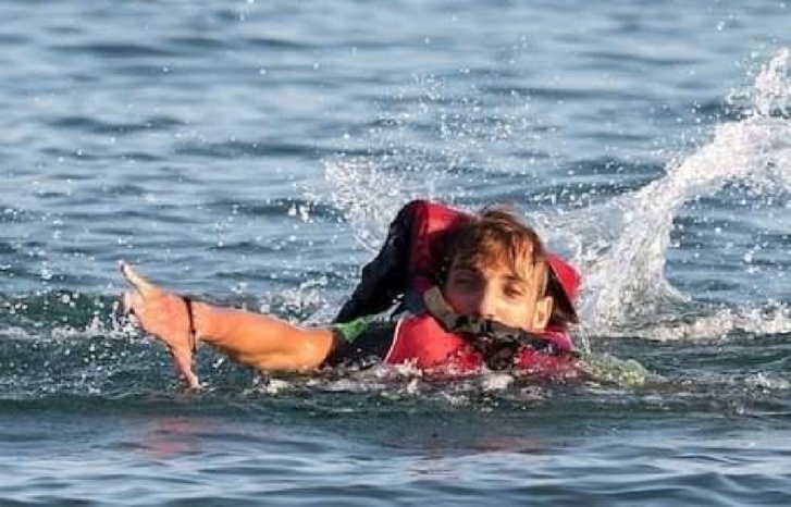 الناظور: بحر تمسمان يلفظ شبان تاهوا في البحر لأزيد من 15 يوم الناظور: بحر تمسمان يلفظ شبان تاهوا في البحر لأزيد من 15 يوم