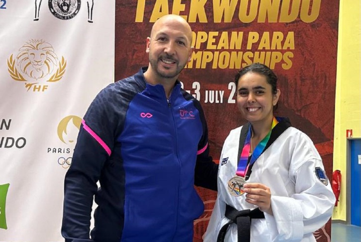 المغربية رجاء أقرماش تصعد منصة التتويج بالبطولة الأوروبية للباراتايكوندو بألمانيا المغربية رجاء أقرماش تصعد منصة التتويج بالبطولة الأوروبية للباراتايكوندو بألمانيا