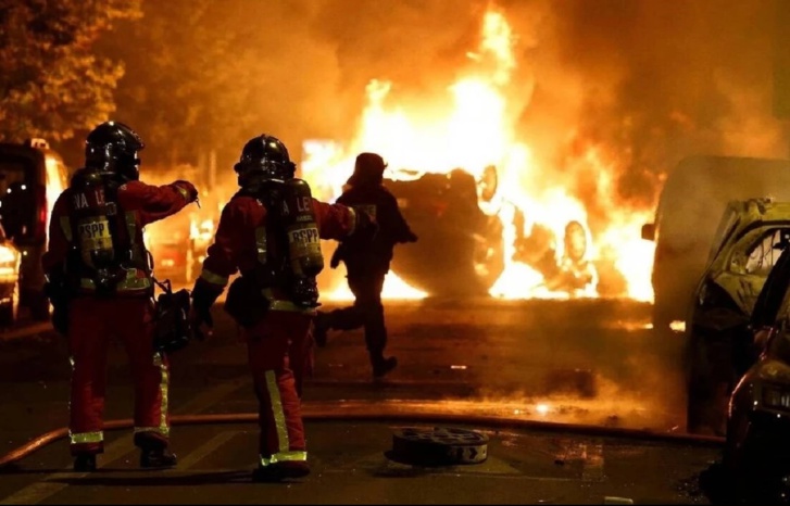 ماكرون يدخل على خط الانفلات الأمني في فرنسا ماكرون يدخل على خط الانفلات الأمني في فرنسا