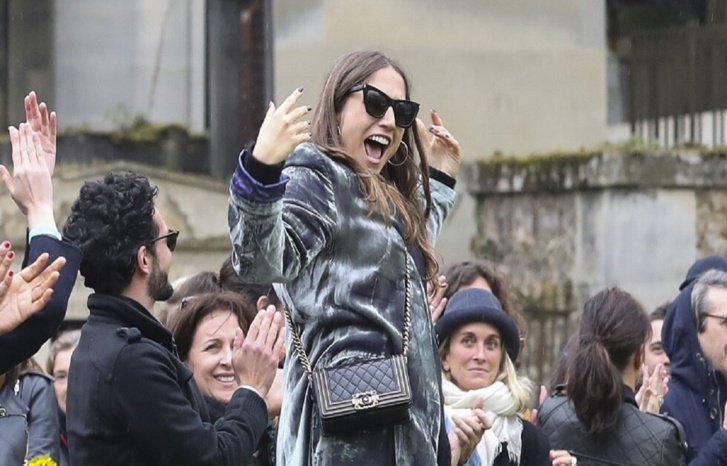 فرنسا.. فتح تحقيق بعد تحريض مغنية على قتل ماكرون فرنسا.. فتح تحقيق بعد تحريض مغنية على قتل ماكرون