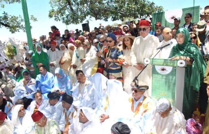 تحت شعار "المشيشية الشاذلية تلاحم الوطن وتراحم الخلائق": زيارة صلة الرحم لوفد أقاليم الصحراء مع أبناء عمومتهم بضريح القطب المولى عبد السلام ابن مشيش تحت شعار "المشيشية الشاذلية تلاحم الوطن وتراحم الخلائق": زيارة صلة الرحم لوفد أقاليم الصحراء مع أبناء عمومتهم بضريح القطب المولى عبد السلام ابن مشيش