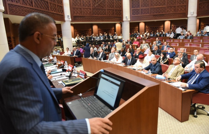 الحكومة تتوقع عودة معدل النمو إلى مستوياته والتحكم في العجز الحكومة تتوقع عودة معدل النمو إلى مستوياته والتحكم في العجز