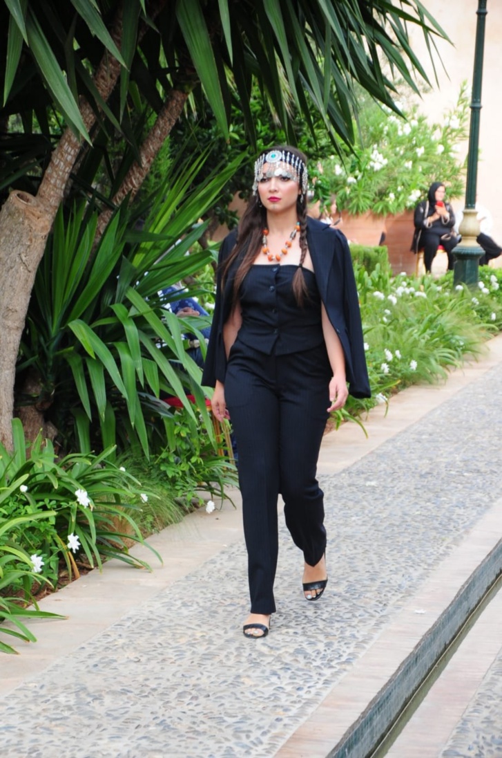 بحدائق الاوداية الساحرة.. مصممون يعرضون أزياء عصرية تحاكي الثقافة المغربية بحدائق الاوداية الساحرة.. مصممون يعرضون أزياء عصرية تحاكي الثقافة المغربية