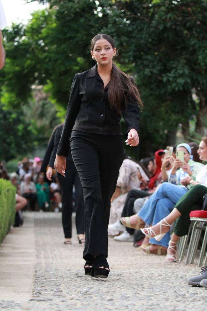 بحدائق الاوداية الساحرة.. مصممون يعرضون أزياء عصرية تحاكي الثقافة المغربية بحدائق الاوداية الساحرة.. مصممون يعرضون أزياء عصرية تحاكي الثقافة المغربية