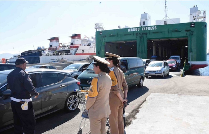 قوانين تعشير السيارات تدفع بمغاربة العالم إلى التخلي عن سياراتهم بالمراكز الحدودية قوانين تعشير السيارات تدفع بمغاربة العالم إلى التخلي عن سياراتهم بالمراكز الحدودية