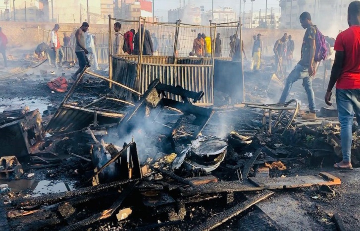 فعاليات مدنية تطالب السلطات بترحيل المهاجرين الأفارقة إلى ملجأ آمن فعاليات مدنية تطالب السلطات بترحيل المهاجرين الأفارقة إلى ملجأ آمن