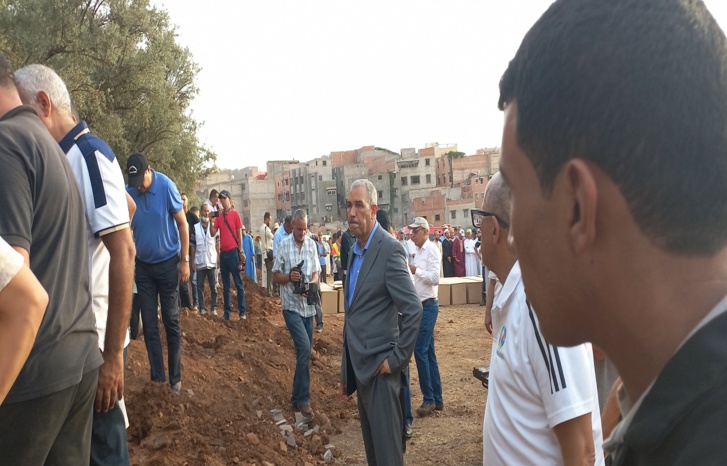 بالصور.. عامل إقليم أزيلال وشخصيات مدنية وعسكرية في جنازة فاجعة حادثة أخاشان بسيدي بولخلف بالصور.. عامل إقليم أزيلال وشخصيات مدنية وعسكرية في جنازة فاجعة حادثة أخاشان بسيدي بولخلف