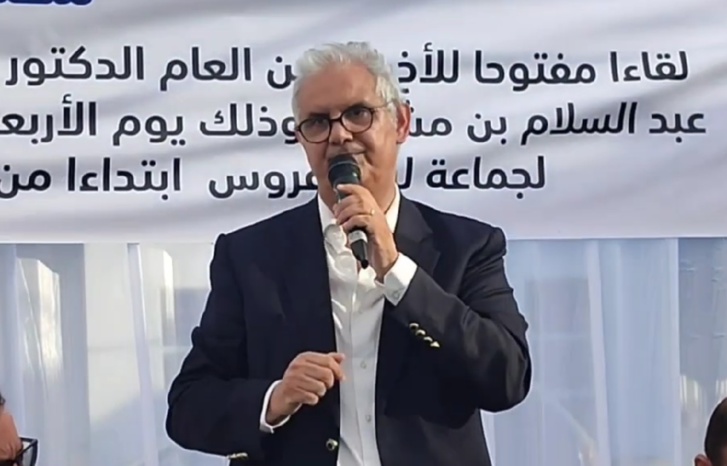 بعد إطلاقه لمشاريع كبرى بالإقليم.. بركة في لقاء تواصلي مع ساكنة بني عروس بعد إطلاقه لمشاريع كبرى بالإقليم.. بركة في لقاء تواصلي مع ساكنة بني عروس