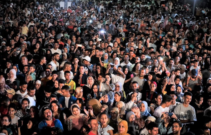 مشاهير الأغنية المغربية يواصلون إمتاع جمهور مهرجان إفران
