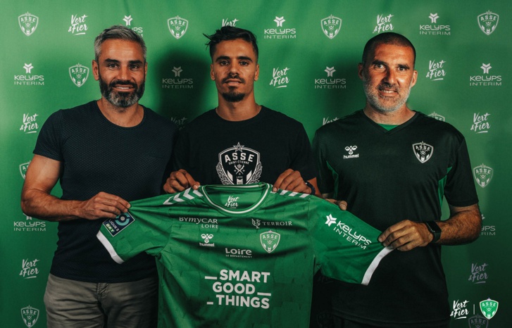 رسميا.. سانت إيتيان يعلن تعاقده مع لاعب الرجاء رسميا.. سانت إيتيان يعلن تعاقده مع لاعب الرجاء