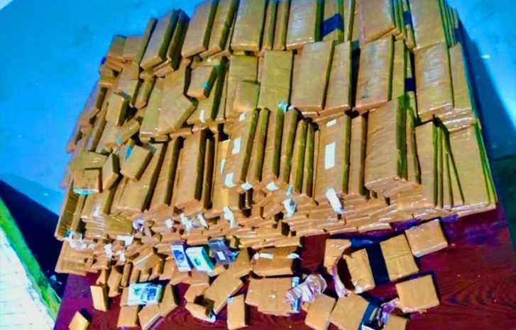 تنسيق أمني يحبط محاولة تهريب كمية كبيرة من المخدرات بباب سبتة تنسيق أمني يحبط محاولة تهريب كمية كبيرة من المخدرات بباب سبتة