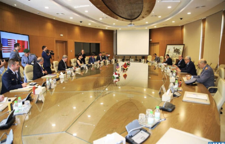 بتعليمات ملكية.. الوزير المكلف بإدارة الدفاع الوطني يستقبل وفدا عن الكونغرس الأمريكي بتعليمات ملكية.. الوزير المكلف بإدارة الدفاع الوطني يستقبل وفدا عن الكونغرس الأمريكي