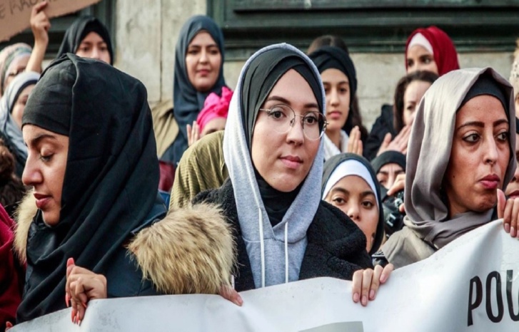 حظر ارتداء الطالبات المسلمات للعباءات في فرنسا حظر ارتداء الطالبات المسلمات للعباءات في فرنسا